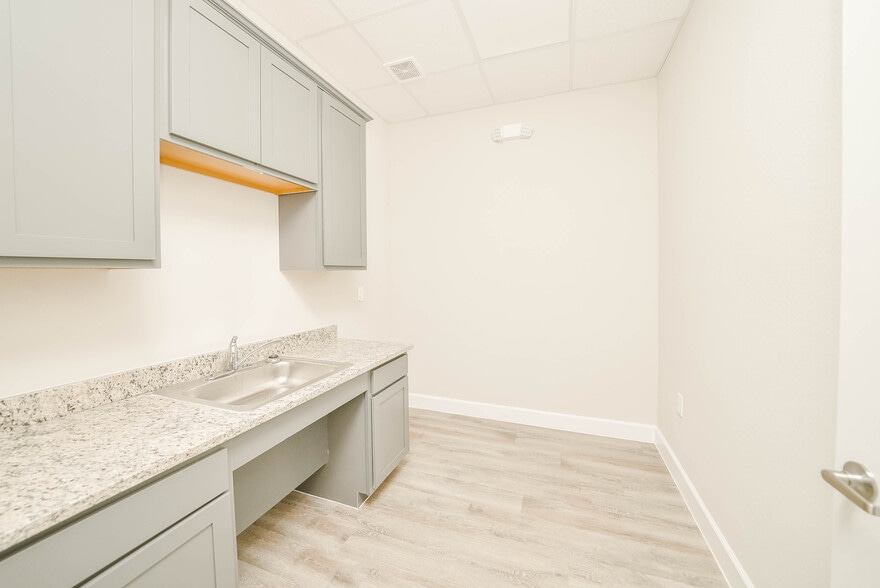 More Photos Of 5501 Cabrera Dr, Sugar Land Unknown For Lease