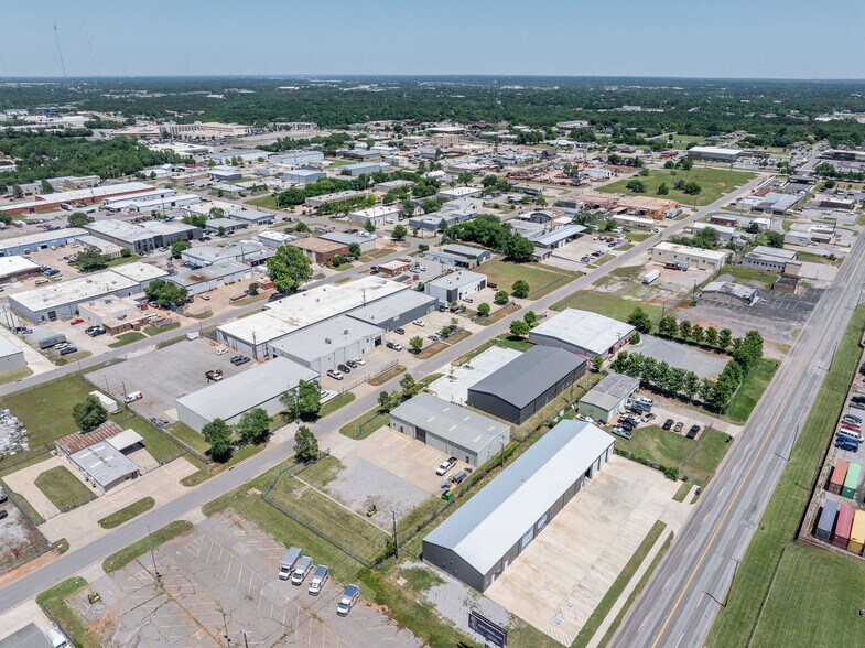 More Photos Of 116 NE 37th St, Oklahoma City Warehouse For Lease
