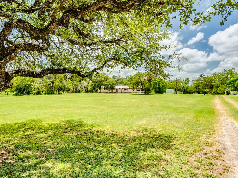 More Photos Of 12900 Lowden Ln, Manchaca Flex For Sale