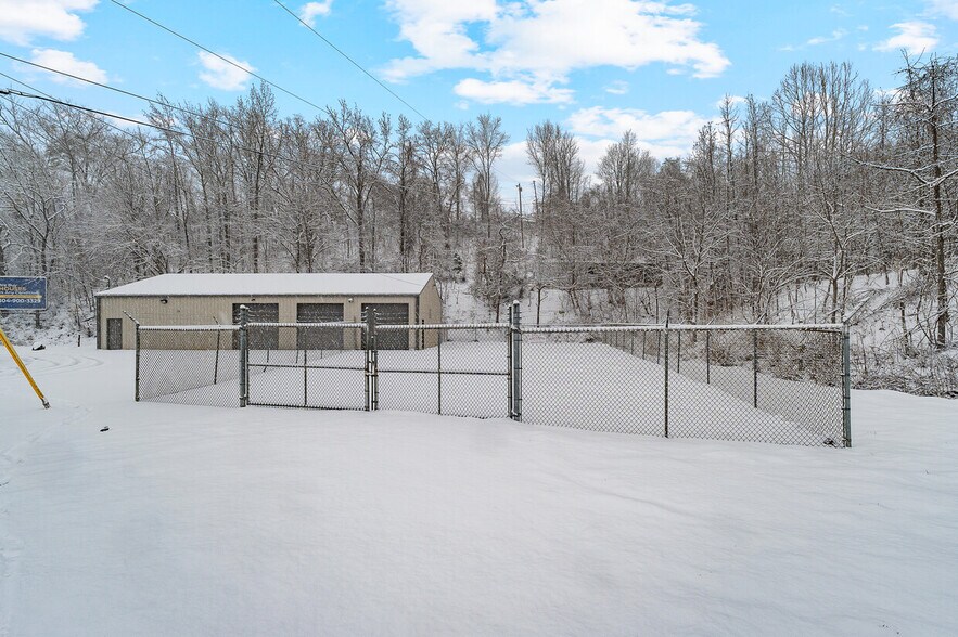 More Photos Of 1294 Midland Trl, Milton Flex For Sale