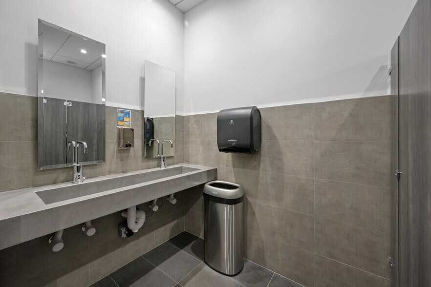 More Photos Of 19790 W Dixie Hwy, Aventura Office For Sale