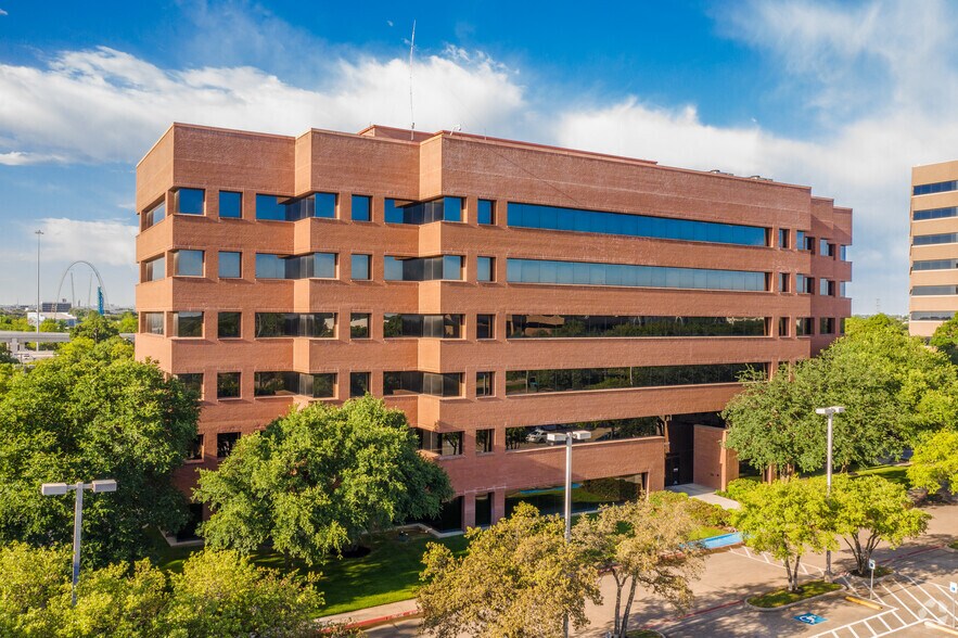 More Photos Of 2301 E Lamar Blvd, Arlington Unknown For Lease