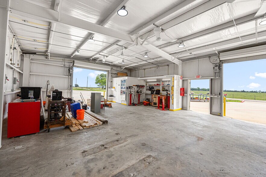 More Photos Of 15002 Bj Dusek Rd, Wallis Flex For Sale