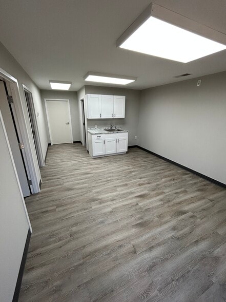 More Photos Of 105 Enterprise Dr, Cumming Unknown For Lease