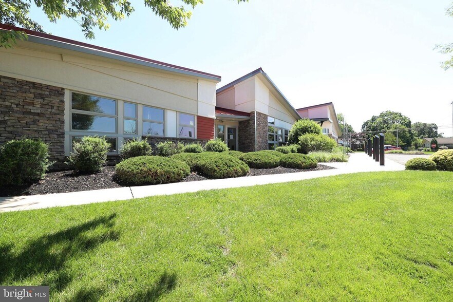 More Photos Of 399 Front St, Elmer Medical For Lease