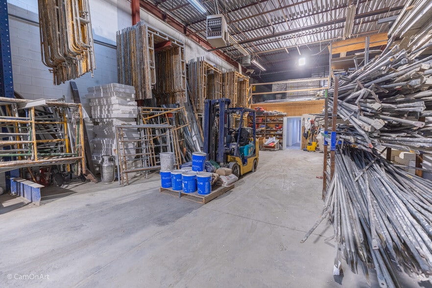 More Photos Of 241 Applewood Cres, Vaughan Light Distribution For Lease