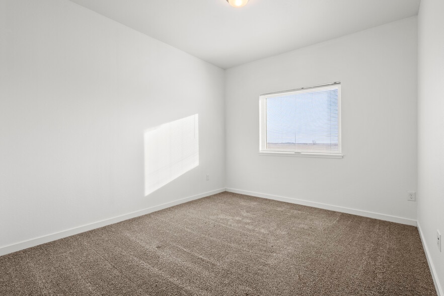 More Photos Of 120 & 124 W Hatting St, Luverne Apartments For Sale