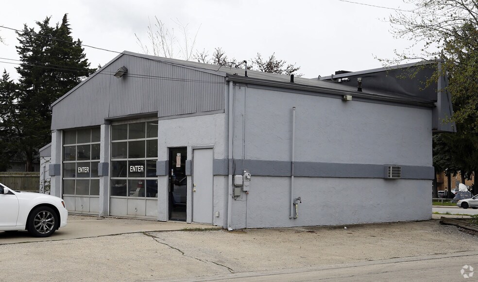 More Photos Of 212 S Kennedy, Bradley Auto Repair For Lease