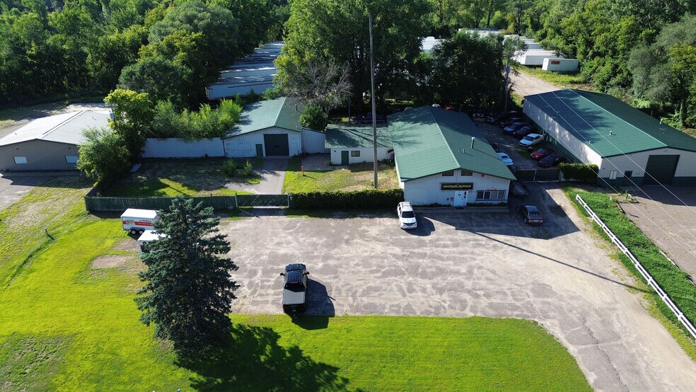 More Photos Of 6943 Lake Dr, Circle Pines Unknown For Lease