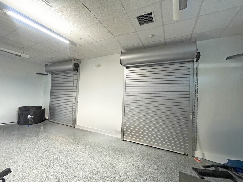 More Photos Of 195 Triple Diamond Blvd, North Venice Research And Development For Lease