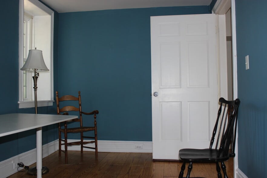 More Photos Of 88 Bradley Rd, Woodbridge Office For Sale