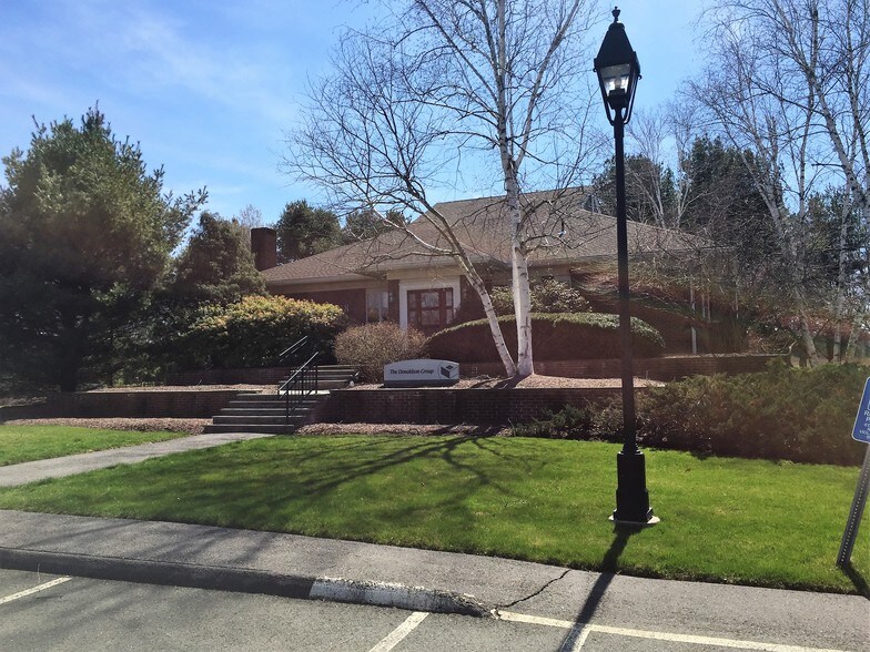 More Photos Of 88 Hopmeadow St, Weatogue Medical For Lease