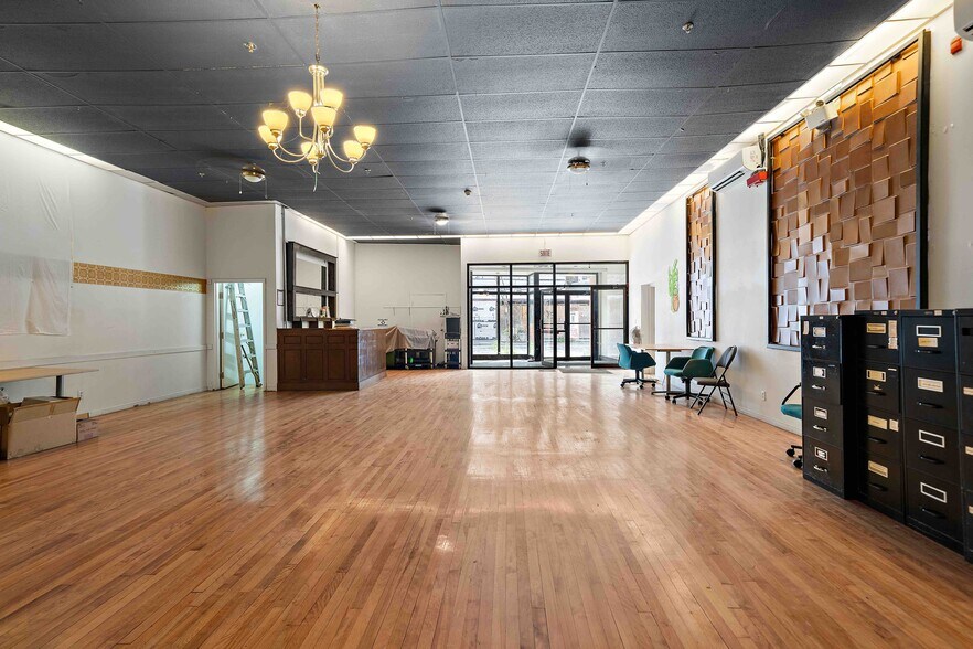 More Photos Of 4225 Rue Notre-Dame O, Montréal Office For Sale