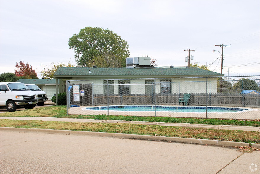 More Photos Of 2418 College Ave, Garland Daycare Center For Lease