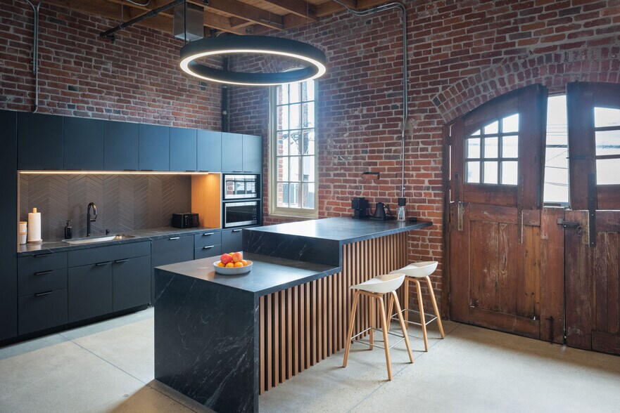 More Photos Of 155 S Fair Oaks Ave, Pasadena Office For Lease