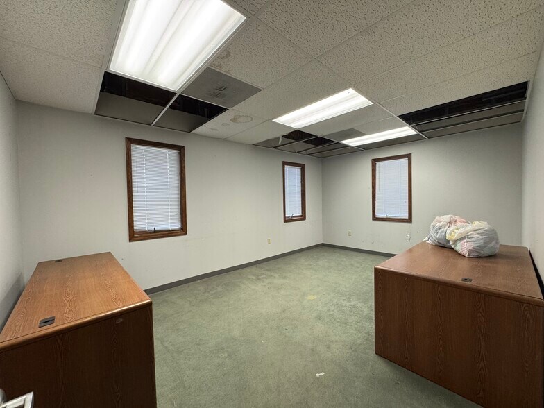 More Photos Of 855 Mitchell Road Ext, Tupelo Flex For Sale