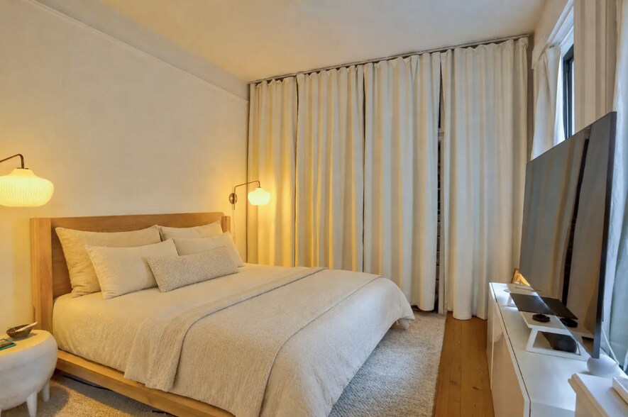 More Photos Of 23 Washington Sq N, New York Apartments For Sale