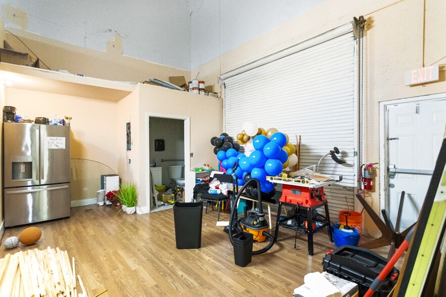 More Photos Of 2025 N Dixie Hwy, Pompano Beach Storefront Retail Office For Sale