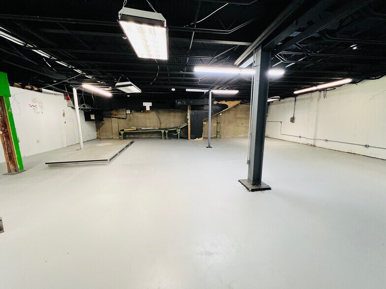 More Photos Of 183 S Broadway, Hicksville Office For Lease