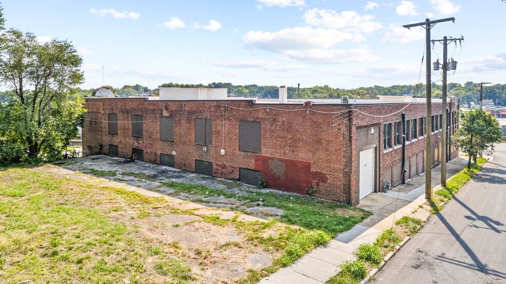 More Photos Of 6100 Wilson Ave, Kansas City Warehouse For Sale