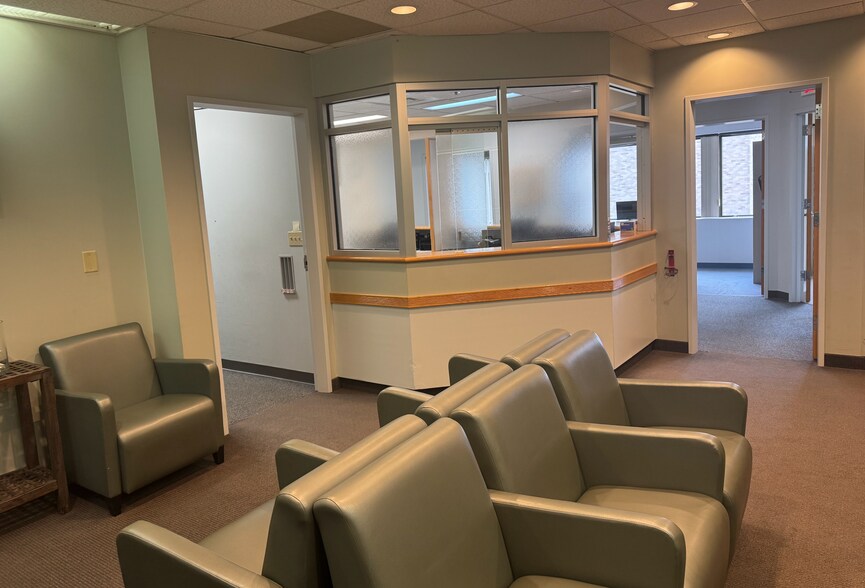 More Photos Of 299 Carew St, Springfield Medical For Lease