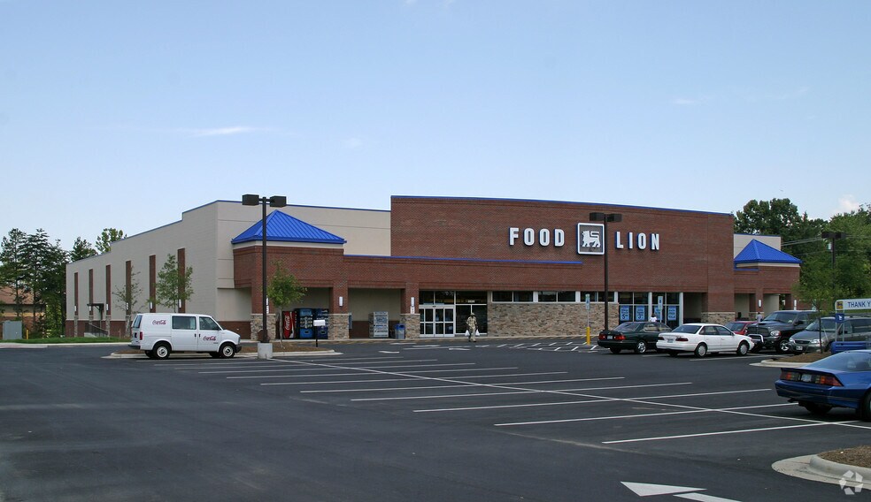 More Photos Of 2538-2546 Somerset Center Dr, Winston-Salem Storefront For Lease