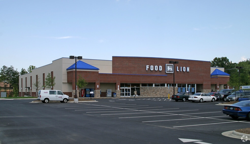 More Photos Of 2538-2546 Somerset Center Dr, Winston-Salem Storefront For Lease