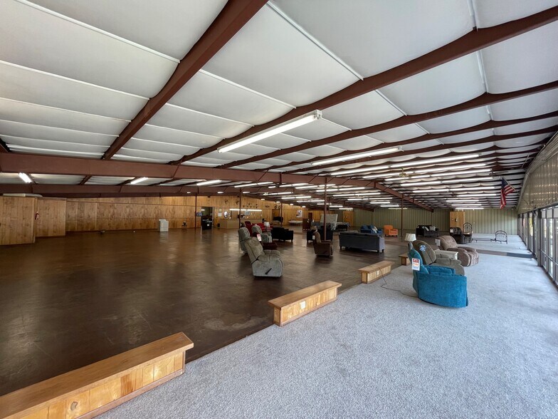 More Photos Of 3046 W Gentry Pky, Tyler Freestanding For Sale