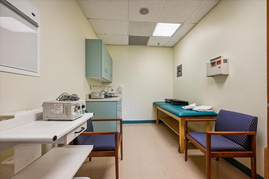 More Photos Of 1465 State Route 31 S, Annandale Medical For Lease