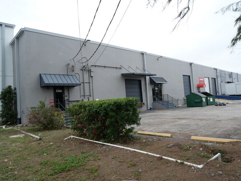 More Photos Of 5104-5108 W Hanna Ave, Tampa Warehouse For Lease
