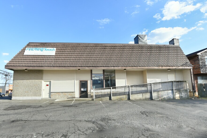 Primary Photo Of 4143 Main St, Bridgeport Storefront For Sale