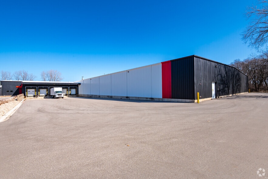 More Photos Of 2919 Packers Ave, Madison Warehouse For Lease