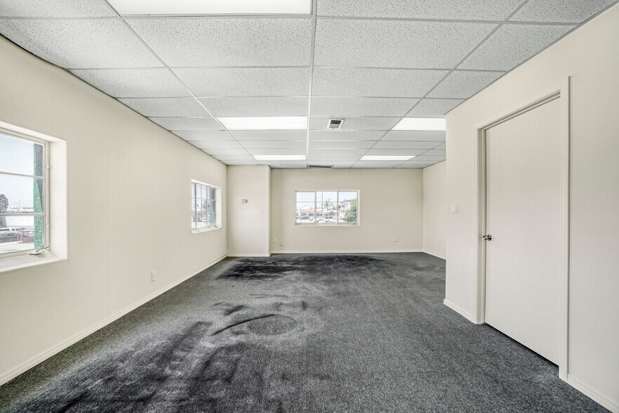 More Photos Of 4667 Rosecrans Ave, Hawthorne Light Manufacturing For Lease