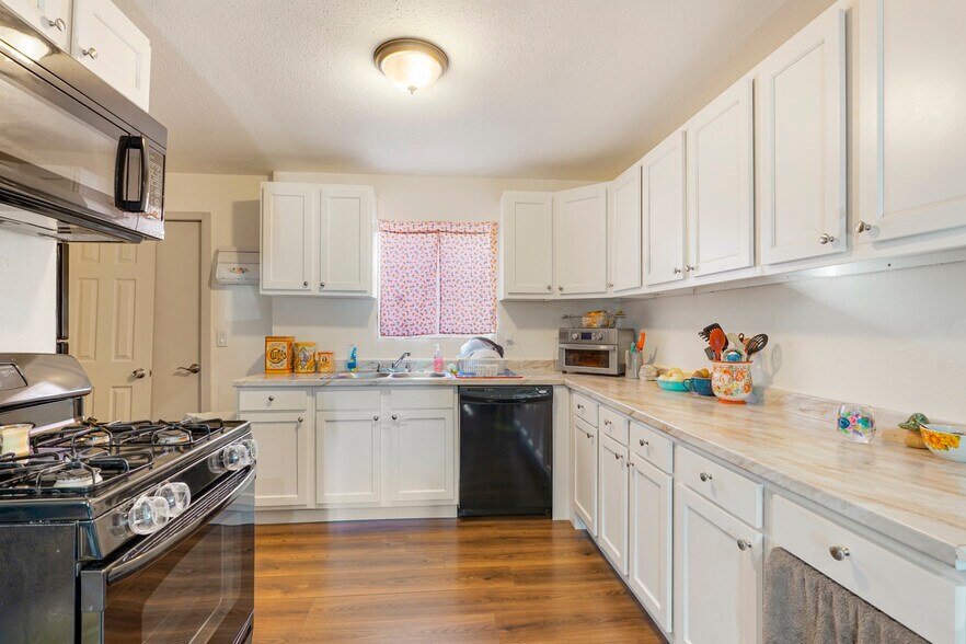 More Photos Of 982 S Sheridan Blvd, Denver Apartments For Sale