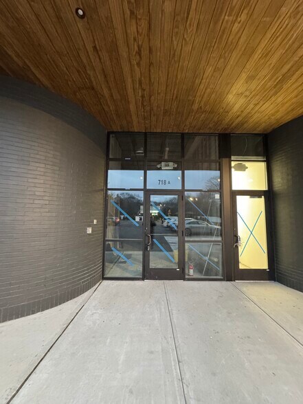 More Photos Of 718 Medford Ave, Patchogue Storefront For Lease