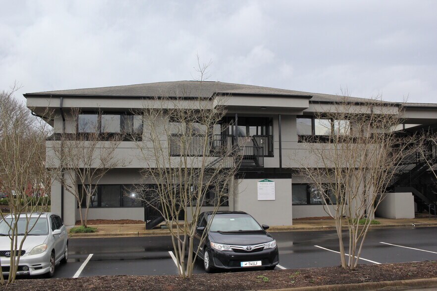 More Photos Of 1906 E Highway 54, Durham Unknown For Lease