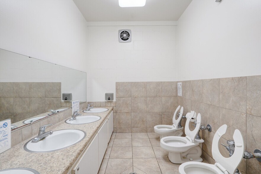 More Photos Of 814 Comstock St, Richland Daycare Center For Sale