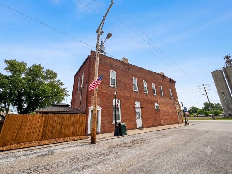 More Photos Of 501 Sarpy St, Morrisonville Storefront Retail Residential For Sale