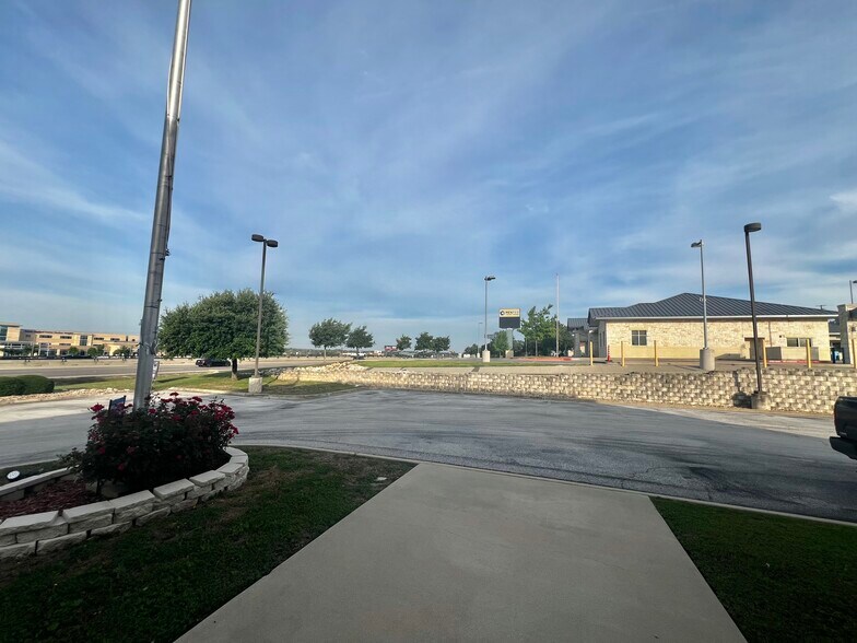 More Photos Of 661 W Central Texas Expy, Harker Heights Office For Lease