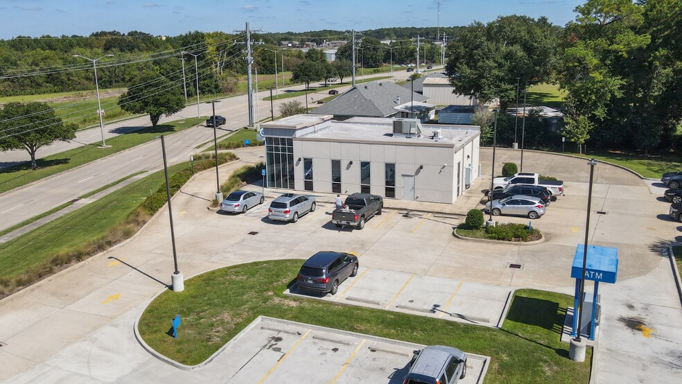 More Photos Of 329 W Pont Des Mouton Rd, Lafayette Bank For Sale