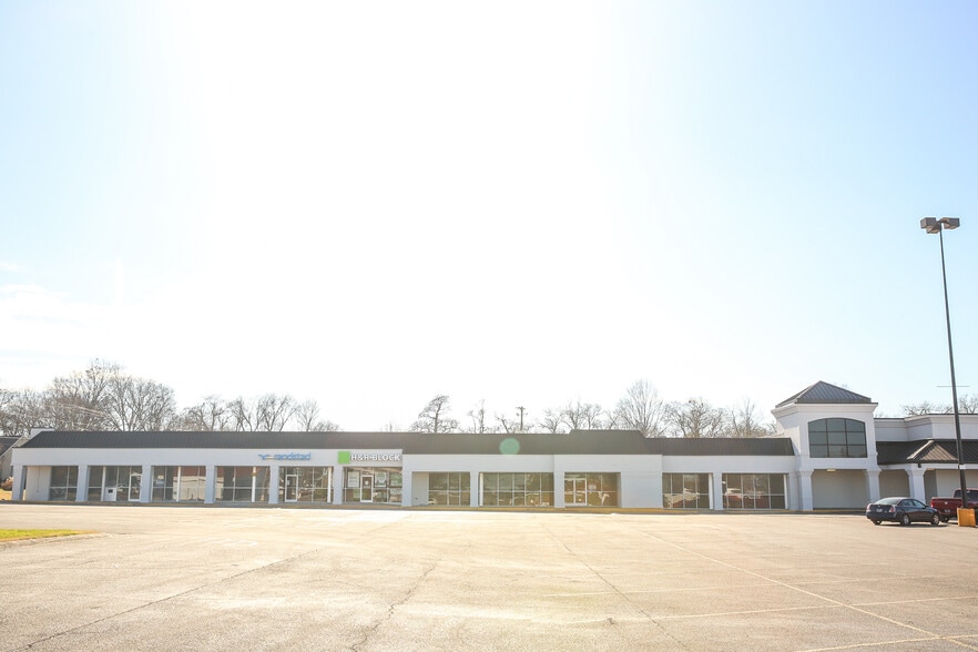 More Photos Of 612-634 Madison St, Shelbyville General Retail For Lease