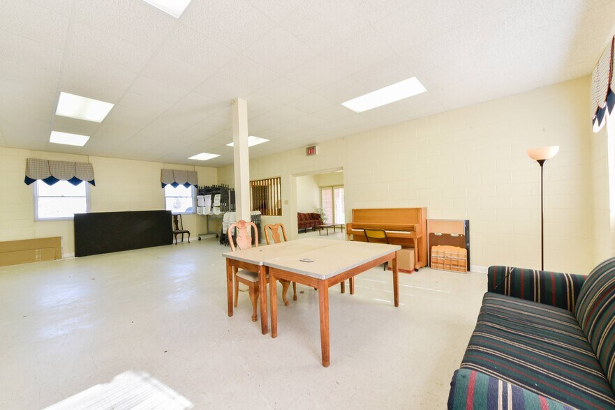 More Photos Of 3901 Raeford Rd, Fayetteville Religious Facility For Lease