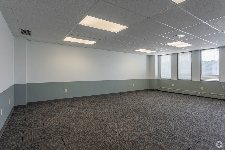 More Photos Of 35350 Curtis Blvd, Eastlake Medical For Lease
