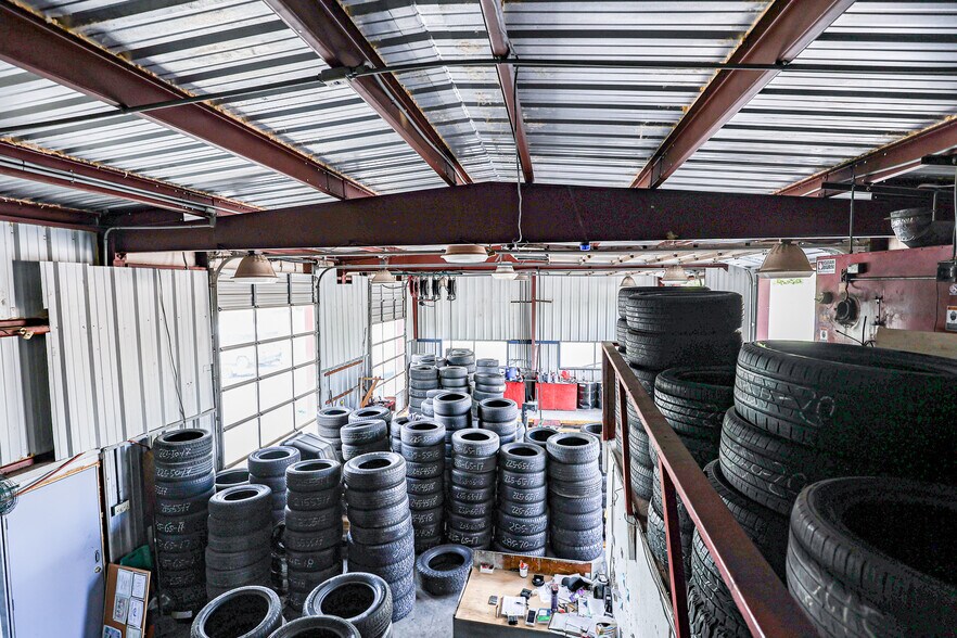 More Photos Of 430 US-62 E, Eddyville Auto Repair For Sale