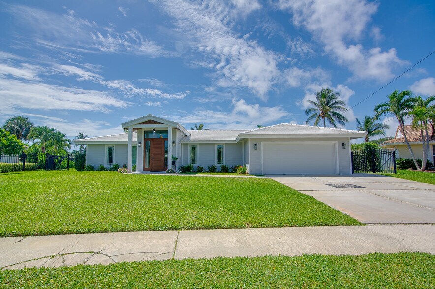 More Photos Of 1768 Tudor Rd, North Palm Beach Specialty For Sale