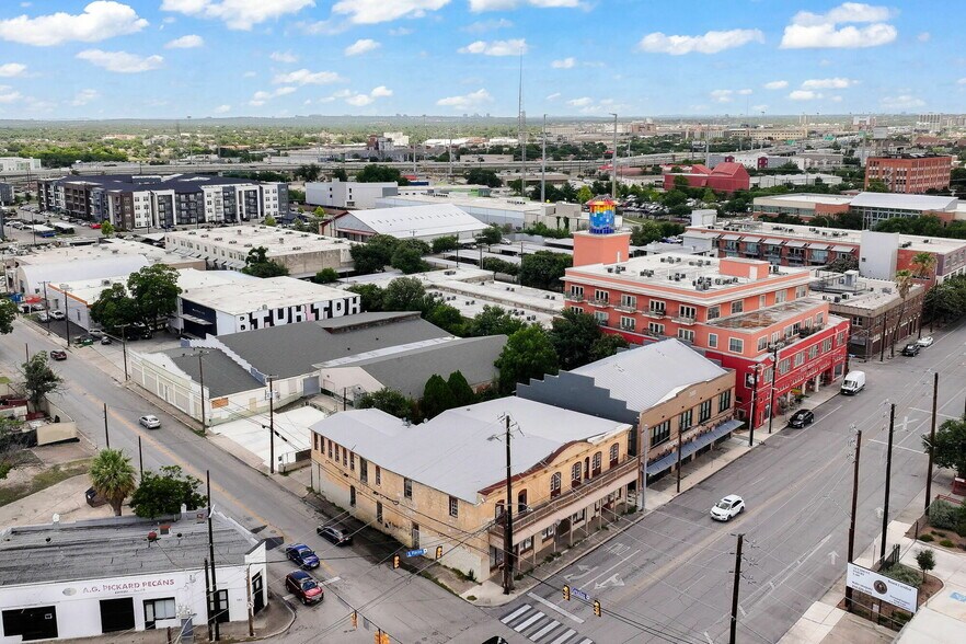 More Photos Of 1405 S Flores St, San Antonio Storefront Retail Residential For Lease