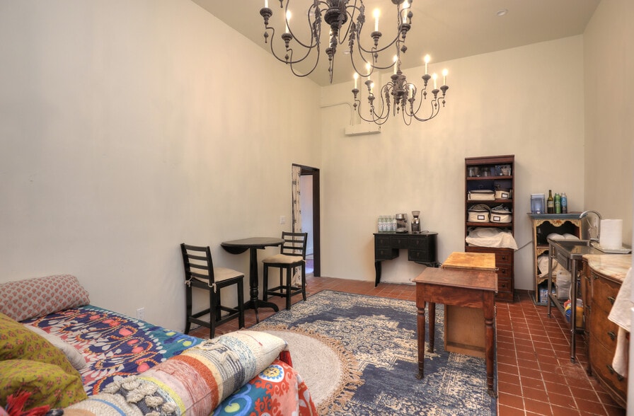 More Photos Of 532 State St, Santa Barbara Restaurant For Sale