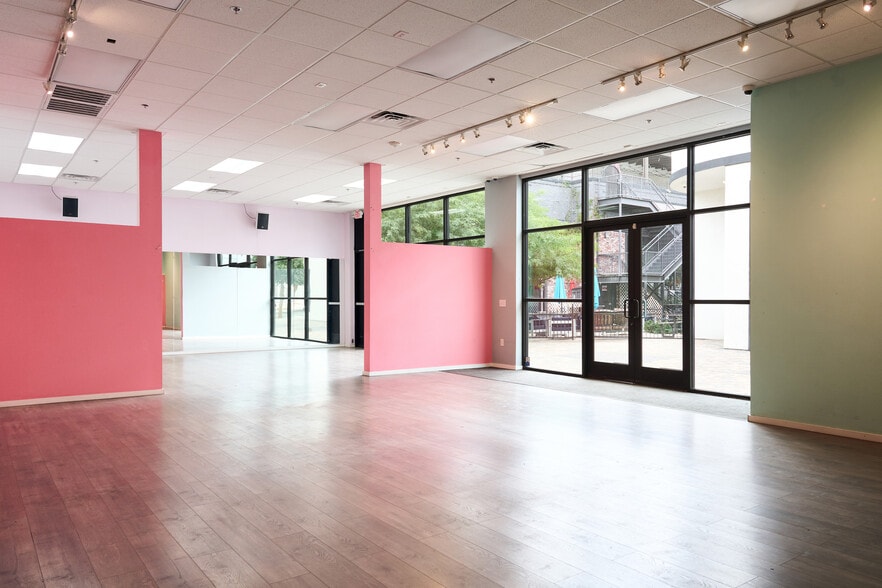 More Photos Of 1027 S Main St, Las Vegas Office For Lease