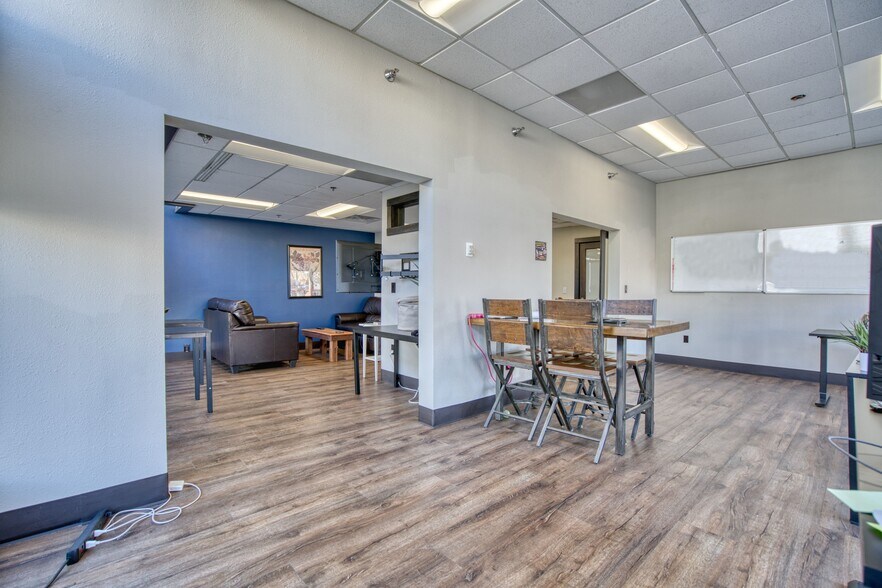 More Photos Of 400 E Simpson St, Lafayette Office For Lease