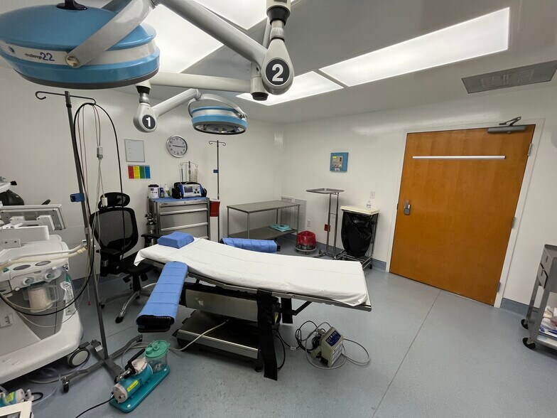 More Photos Of 6600 10th Ave N, Saint Petersburg Medical For Lease